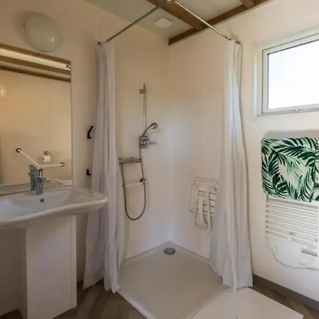 Domaine Saane Et キャンプ場 4*